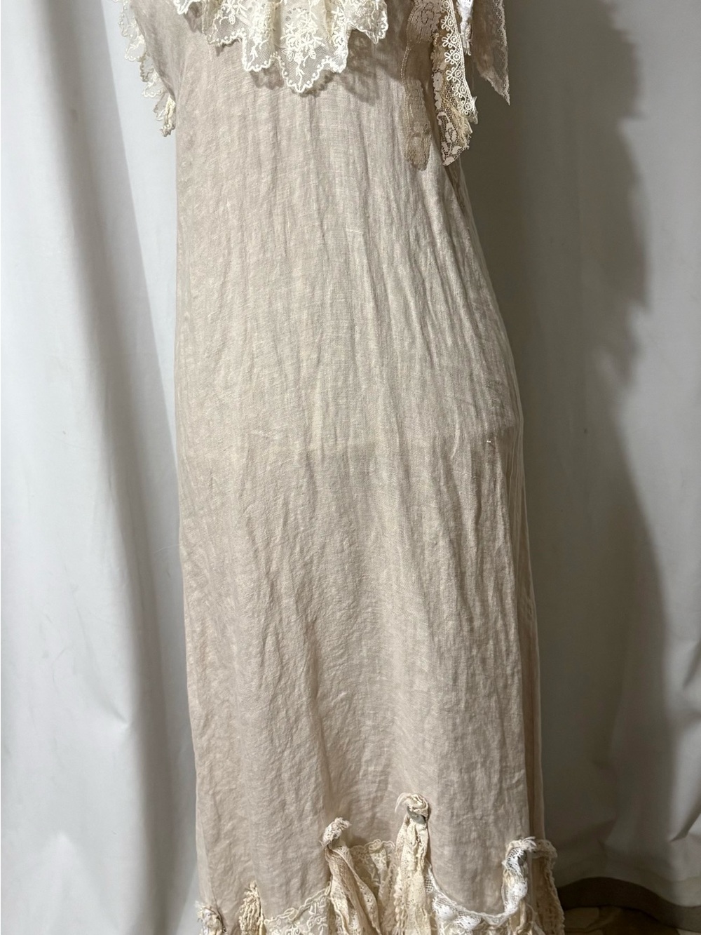 Vtg  Lace Italian Linen V-Neck Upcycled Dress Handmade Sz Med Slight Low Hem - Picture 11 of 14